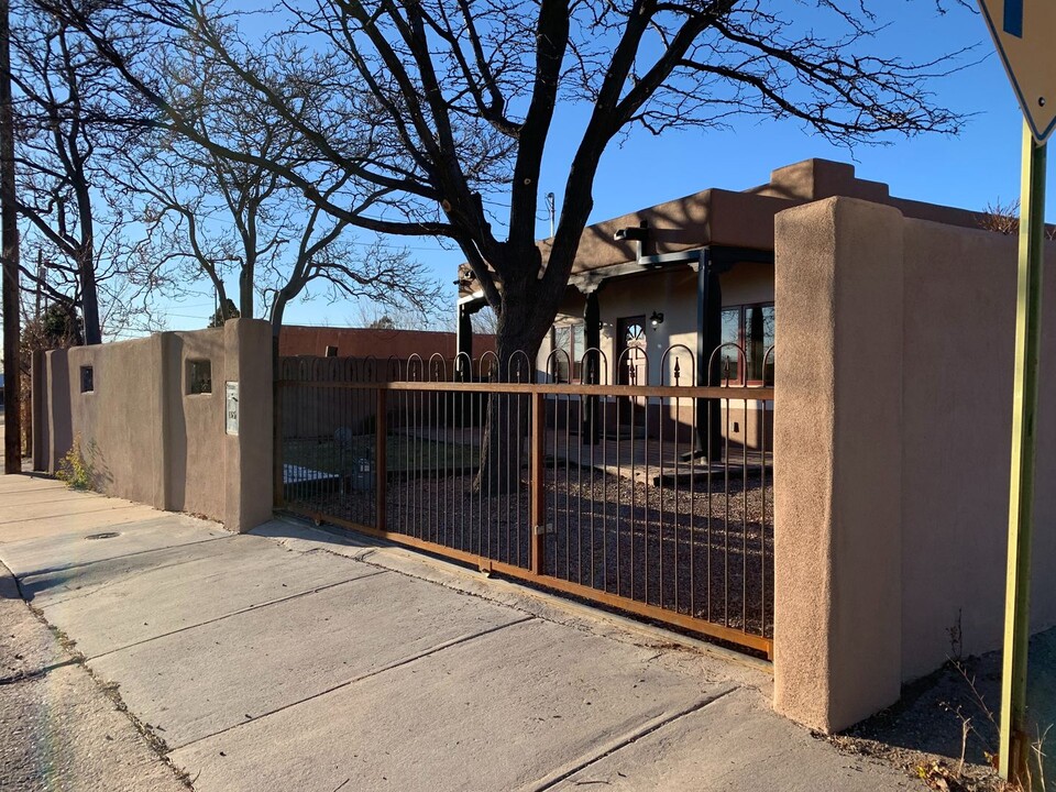 1325 Hickox St in Santa Fe, NM - Building Photo