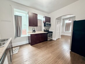 2102 S Washtenaw Ave, Unit 2R in Chicago, IL - Building Photo - Building Photo