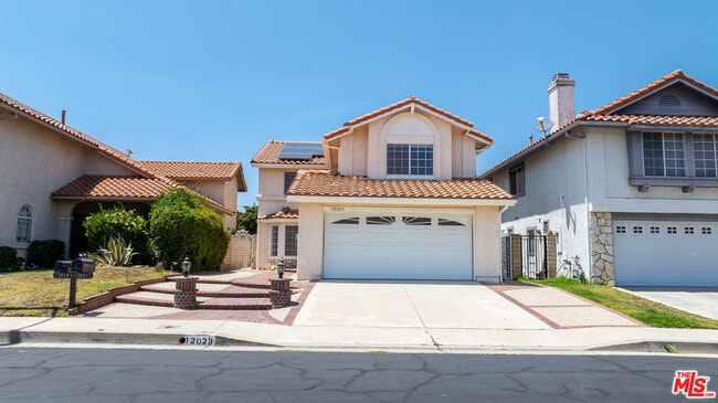 12023 Stone Gate Way in Los Angeles, CA - Building Photo - Building Photo