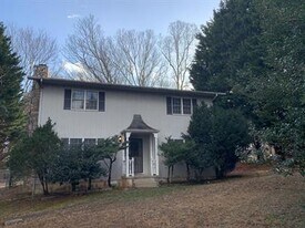 518 Eliada Home Rd in Asheville, NC - Building Photo