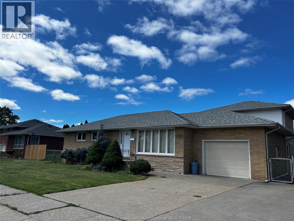 1535 St Patricks Ave in Windsor, ON - Building Photo