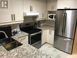 331 Green Ln in Markham, ON - Building Photo - Building Photo