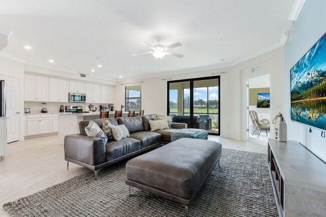 12043 Hawthorn Lake Dr-Unit -ID1248090P in Ft. Myers, FL - Foto de edificio - Building Photo