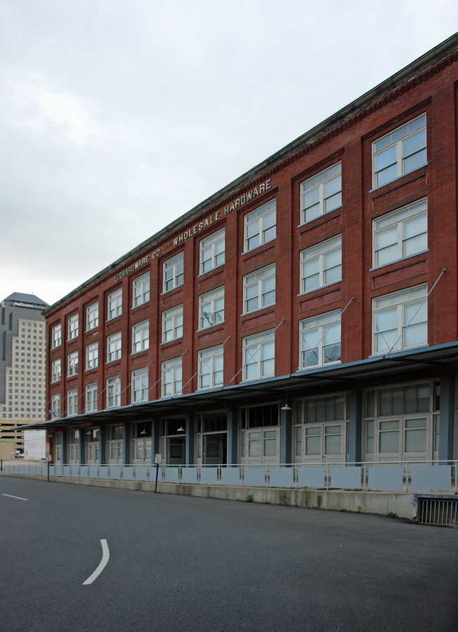 Lee Hardware in Shreveport, LA - Foto de edificio - Building Photo