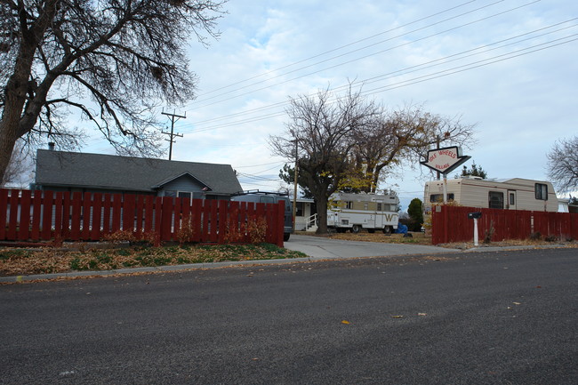 489 SE 2nd Ave in Ontario, OR - Building Photo - Building Photo