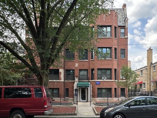 property at 2249 W Wilson Ave