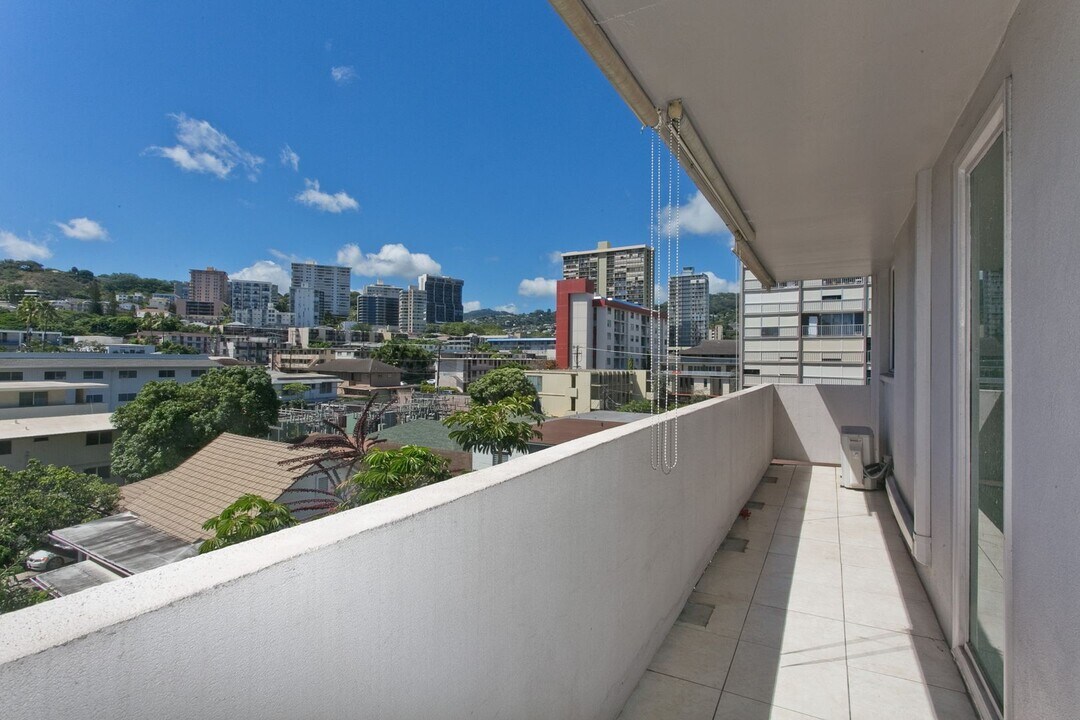 1402 Piikoi St in Honolulu, HI - Building Photo