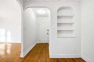 114-20 Queens Blvd in Queens, NY - Building Photo - Building Photo