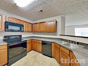 7637 Garnet Dr in Jonesboro, GA - Building Photo - Building Photo