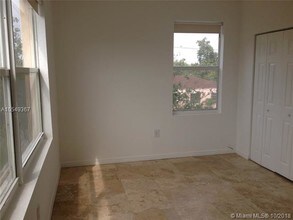 953 SW 10th St-Unit -3 in Miami, FL - Building Photo - Building Photo