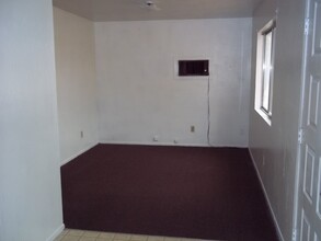 2108 Fort Wayne St in Oroville, CA - Foto de edificio - Building Photo