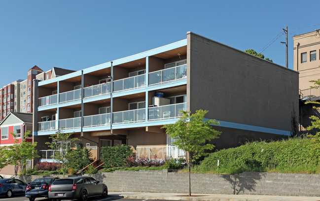 Hallmark Apartments in Tacoma, WA - Foto de edificio - Building Photo