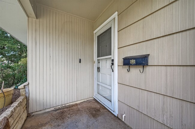 10005 Hazelhurst Dr in Houston, TX - Building Photo - Building Photo