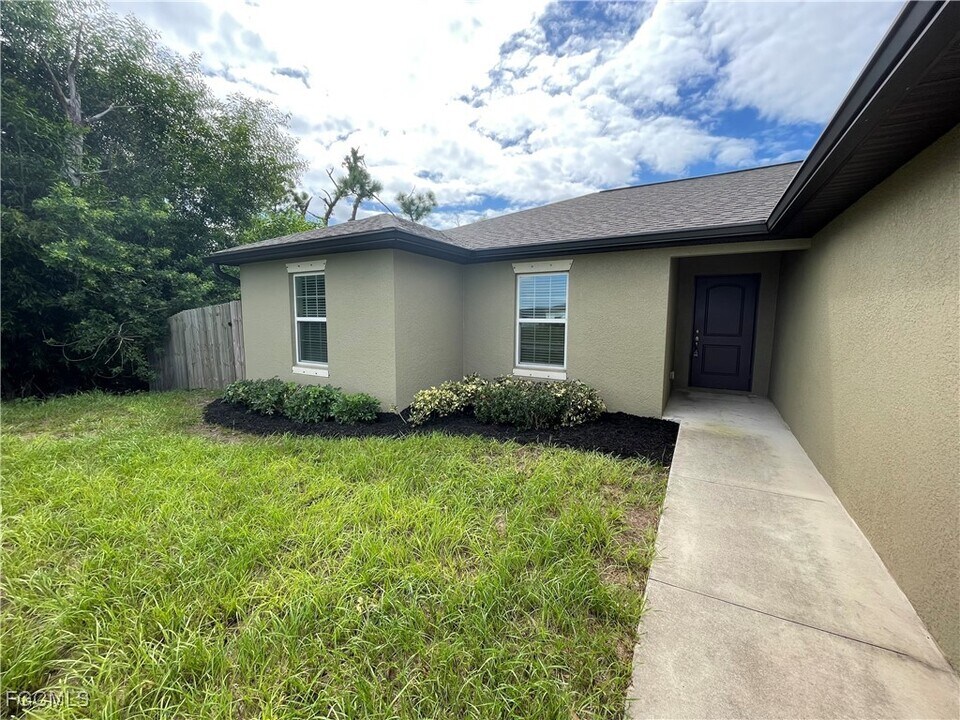 1708 NW 11th Terrace in Cape Coral, FL - Building Photo