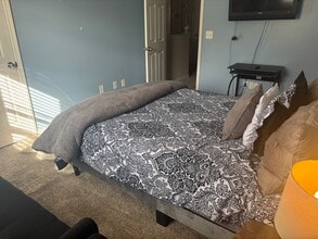 1207 Summerfield Ln E in Creedmoor, NC - Foto de edificio - Building Photo