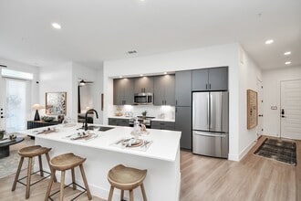 15635 Memorial Dr in Houston, TX - Building Photo - Building Photo