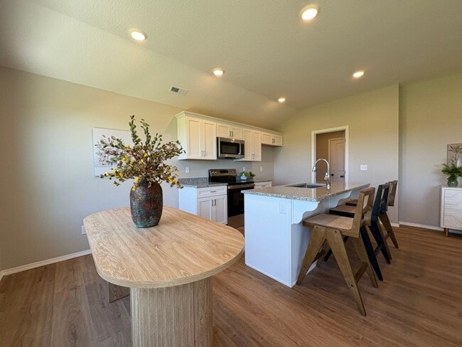 property at 1224 Kemp Dr