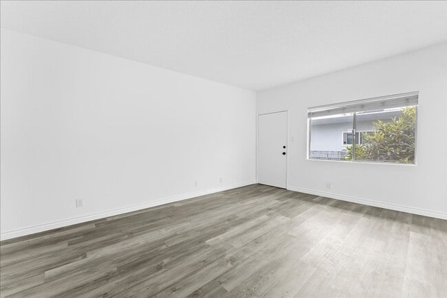 2464 Penmar Ave in Los Angeles, CA - Building Photo - Building Photo