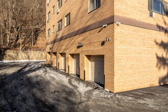 Penn Hill Condominium in Reading, PA - Foto de edificio - Building Photo