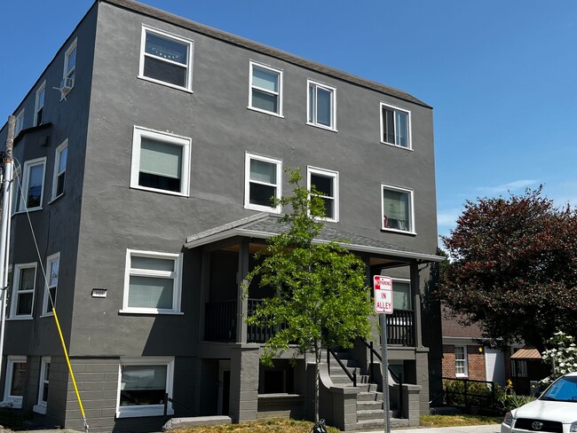 Adams Apartments in Tacoma, WA - Foto de edificio - Building Photo