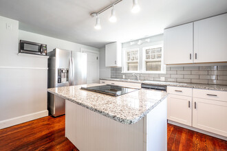 14 Ironworks Hill Rd in Brookfield, CT - Building Photo - Building Photo