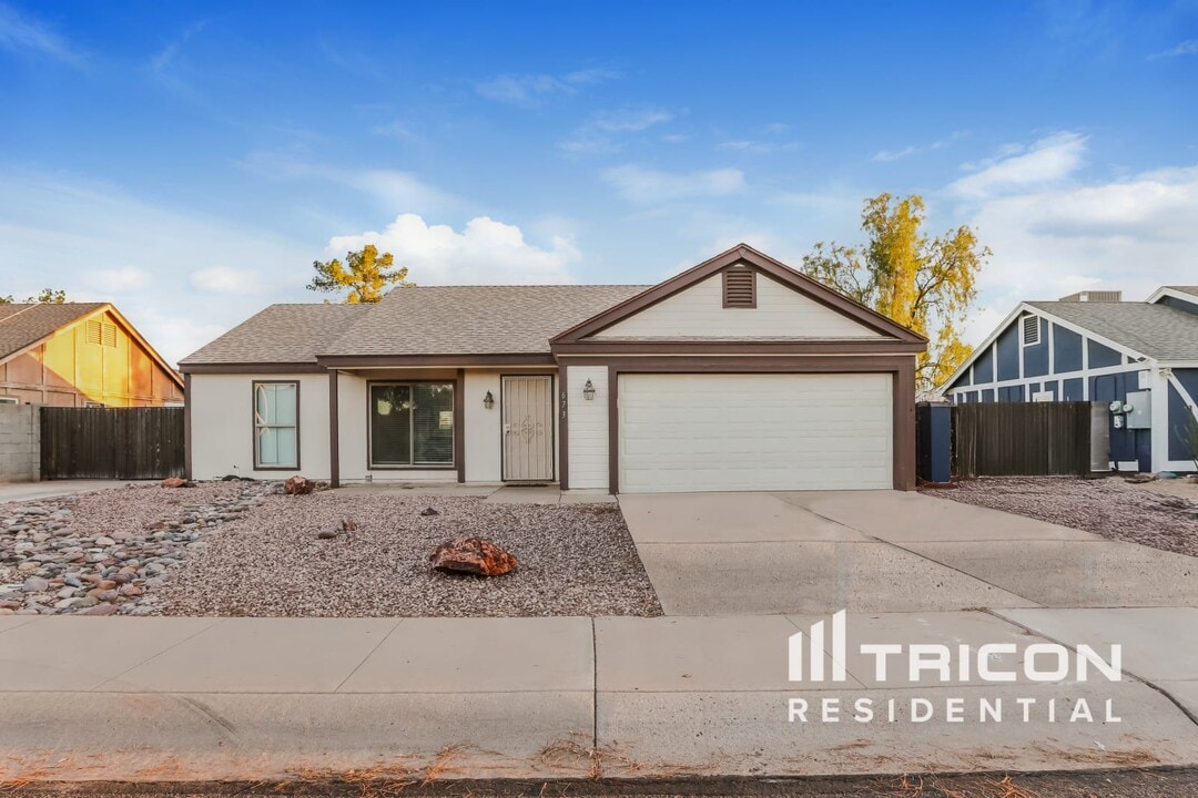673 E Estrella Dr in Chandler, AZ - Building Photo