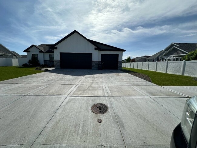 5262 Glendora Ave in Idaho Falls, ID - Building Photo - Building Photo