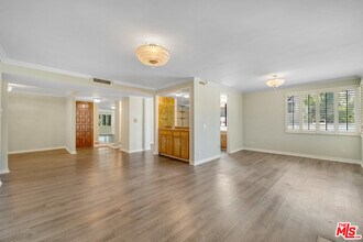 12124 Goshen Ave-Unit -206 in Los Angeles, CA - Building Photo - Building Photo