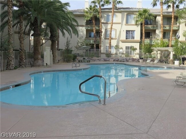 7143 S Durango Dr in Las Vegas, NV - Building Photo - Building Photo