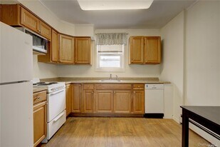 52 Maryland Ave in Long Beach, NY - Building Photo