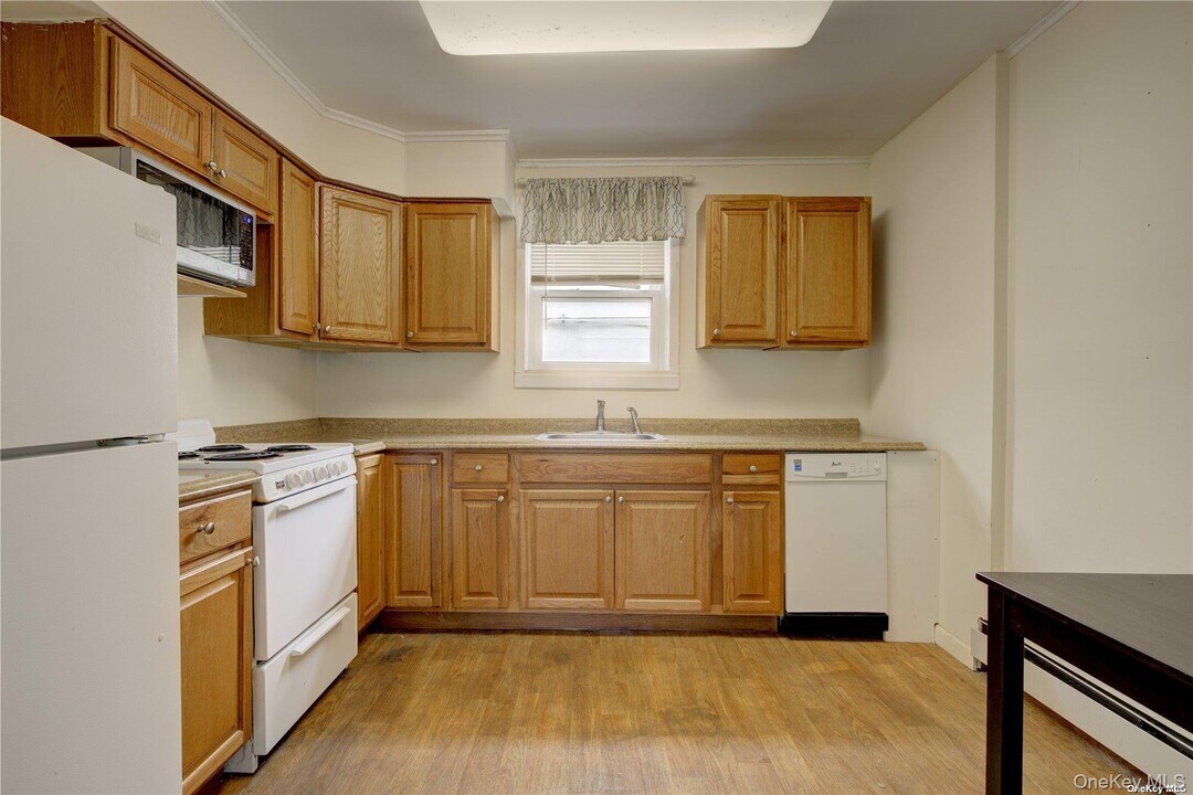 52 Maryland Ave in Long Beach, NY - Building Photo