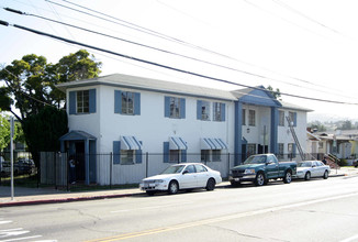 6400 Foothill Blvd in Oakland, CA - Building Photo - Building Photo