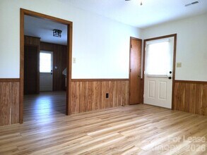 2022 Oakdale Rd in Charlotte, NC - Building Photo - Building Photo