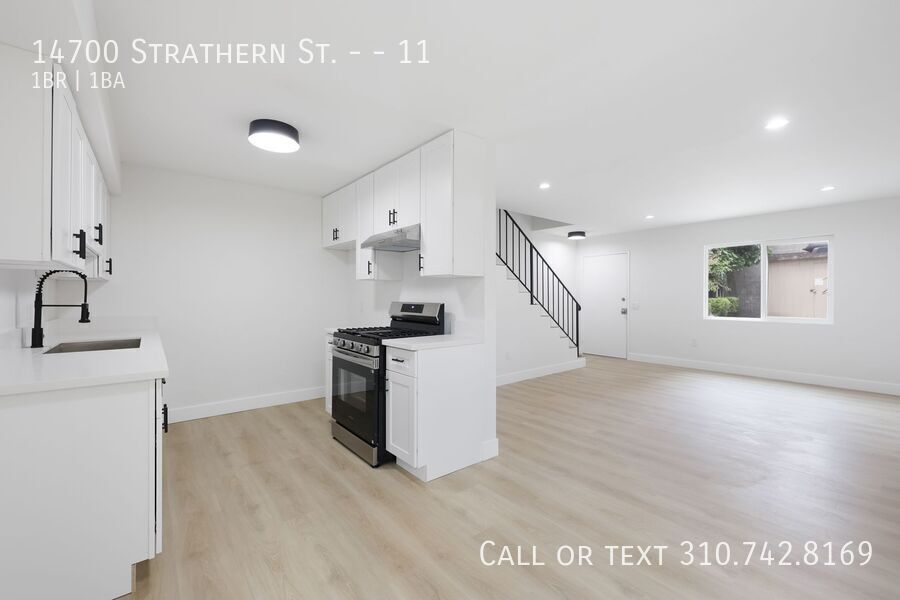 14700 Strathern St in Panorama City, CA - Building Photo