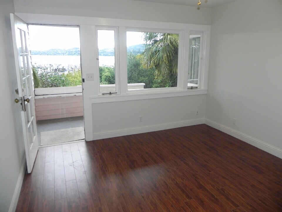 917 Bridgeway in Sausalito, CA - Building Photo