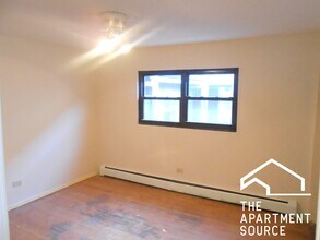 1644 W Sherwin Ave, Unit 2B in Chicago, IL - Building Photo - Building Photo
