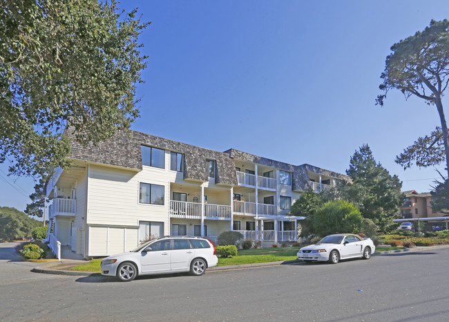 Ocean View at Pacific Grove Apartments in Pacific Grove, CA - Foto de edificio - Building Photo