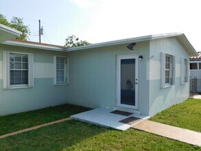 11255 SW 7th St in Miami, FL - Building Photo - Building Photo