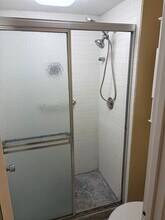 6617 Poplar Ave, Unit 6617 Poplar Ave #3 in Germantown, TN - Foto de edificio - Building Photo