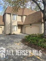 89 Gate House Ln in Edison, NJ - Building Photo