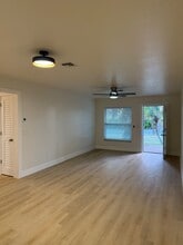 1925 Forked Creek Dr in Englewood, FL - Foto de edificio - Building Photo