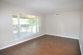 1117 Trailwood Dr in Hurst, TX - Building Photo - Building Photo