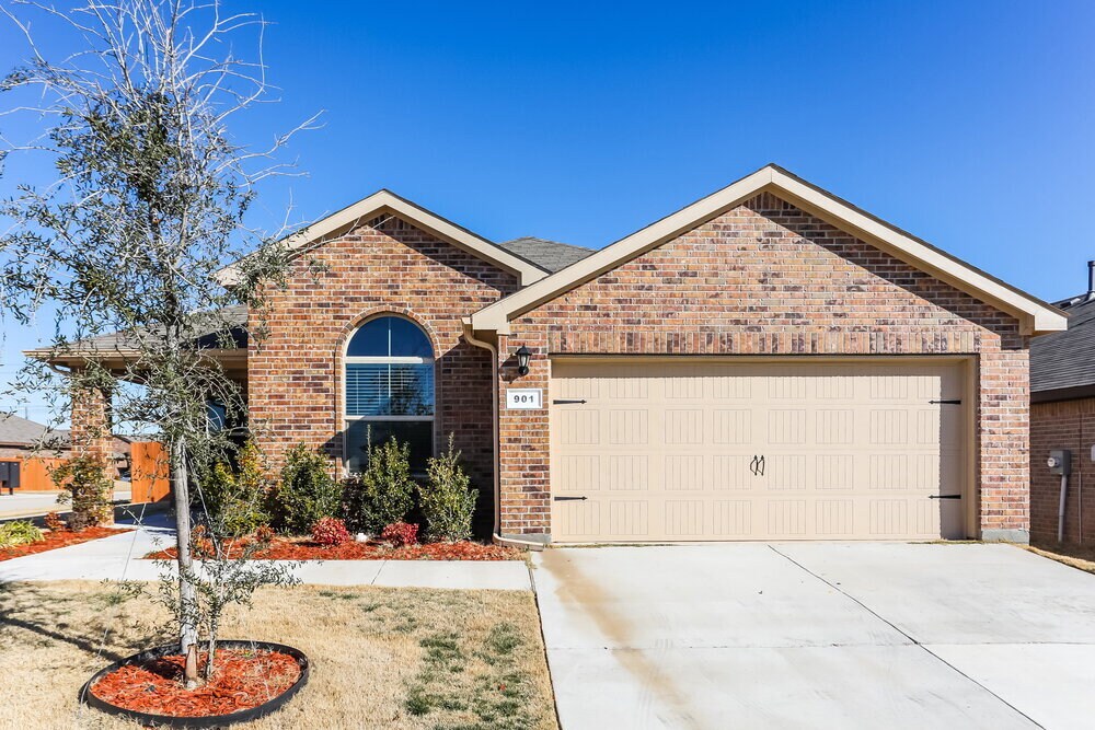 901 Walls Blvd in Crowley, TX - Building Photo