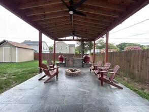 8242 McCloy Rd in Norfolk, VA - Building Photo - Building Photo