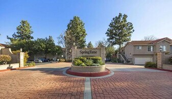 2335 Archwood Ln, Unit #135 in Simi Valley, CA - Building Photo