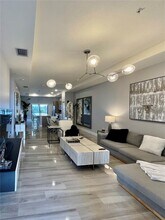7825 NW 104th Ave in Doral, FL - Building Photo - Building Photo