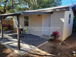 5034 2nd Ave S in St. Petersburg, FL - Foto de edificio - Building Photo