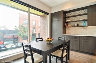 2742 N Lincoln Ave, Unit 202 in Chicago, IL - Building Photo - Building Photo