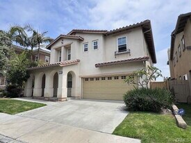 2541 Hillcrest St in Signal Hill, CA - Building Photo