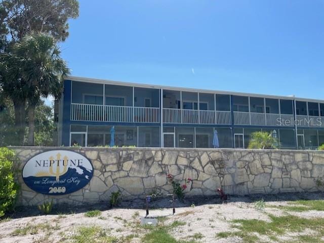 property at 2850 Gulf of Mexico Dr